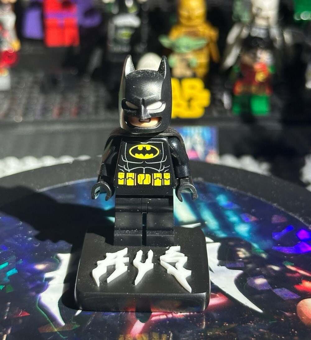 LEGO Batman Minifigure with Black Suit, Yellow Belt, and Cape (tlm082)